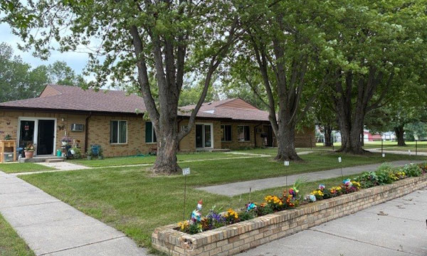 Agassiz Apartments Exterior Side Image